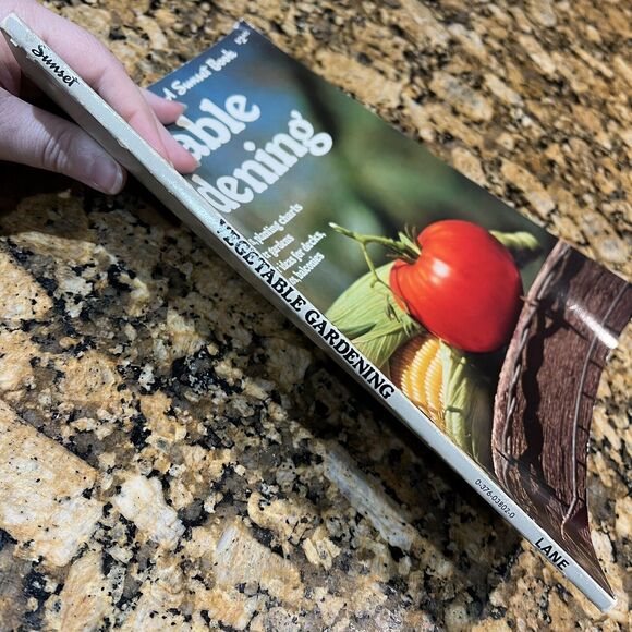 Vintage Vegetable Gardening Book Paperback 1977 - Picture 6 of 7